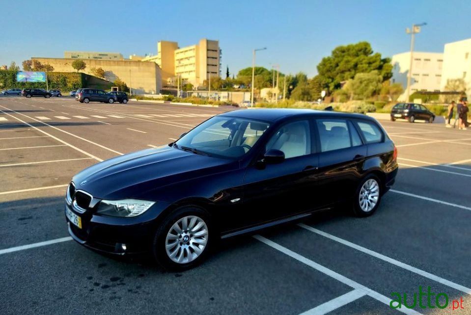 2009' BMW 318 photo #2