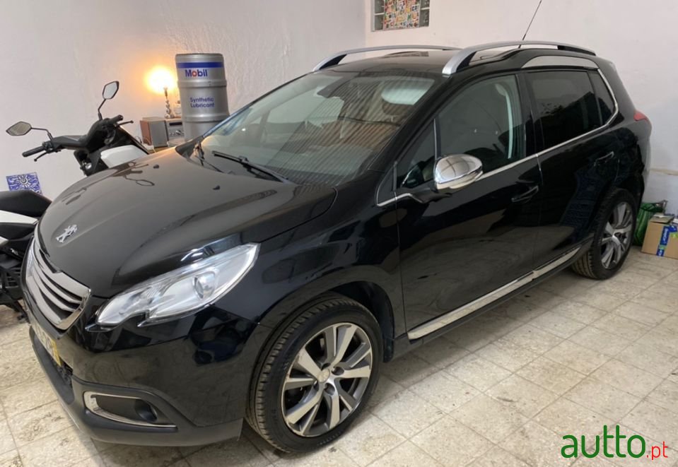 2013' Peugeot 2008 photo #1