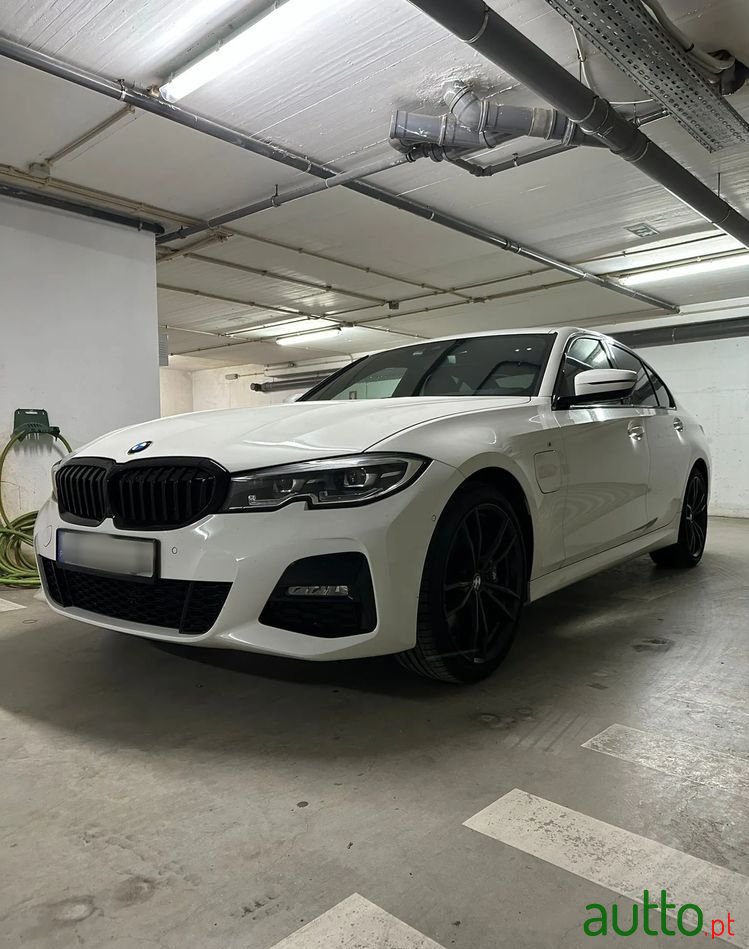 2019' BMW 330 E Pack M Auto photo #1