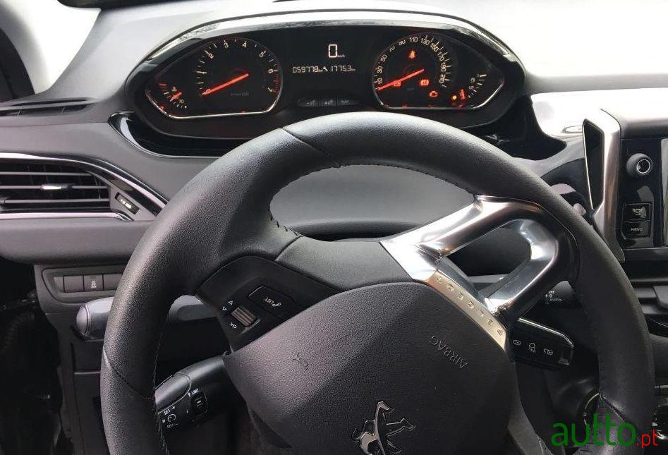2014' Peugeot 208 photo #2