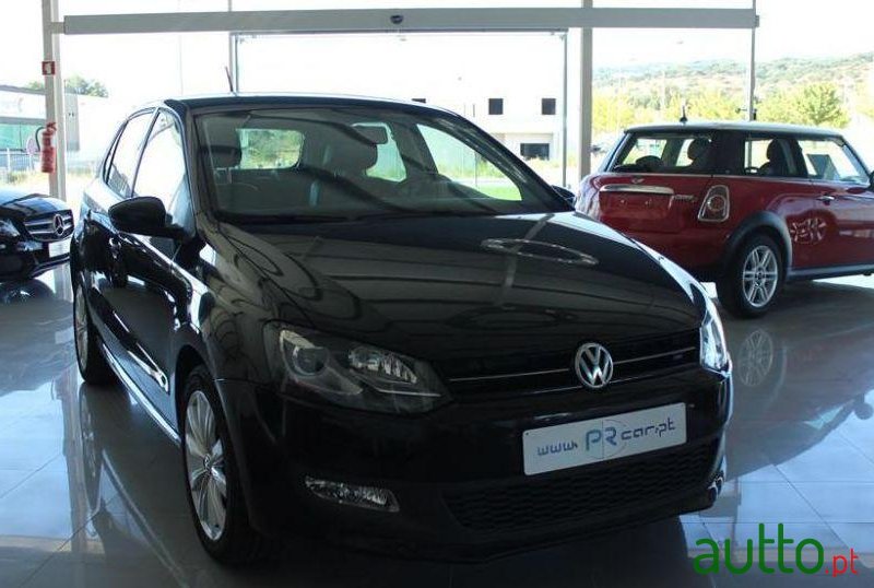 2011' Volkswagen Polo photo #2
