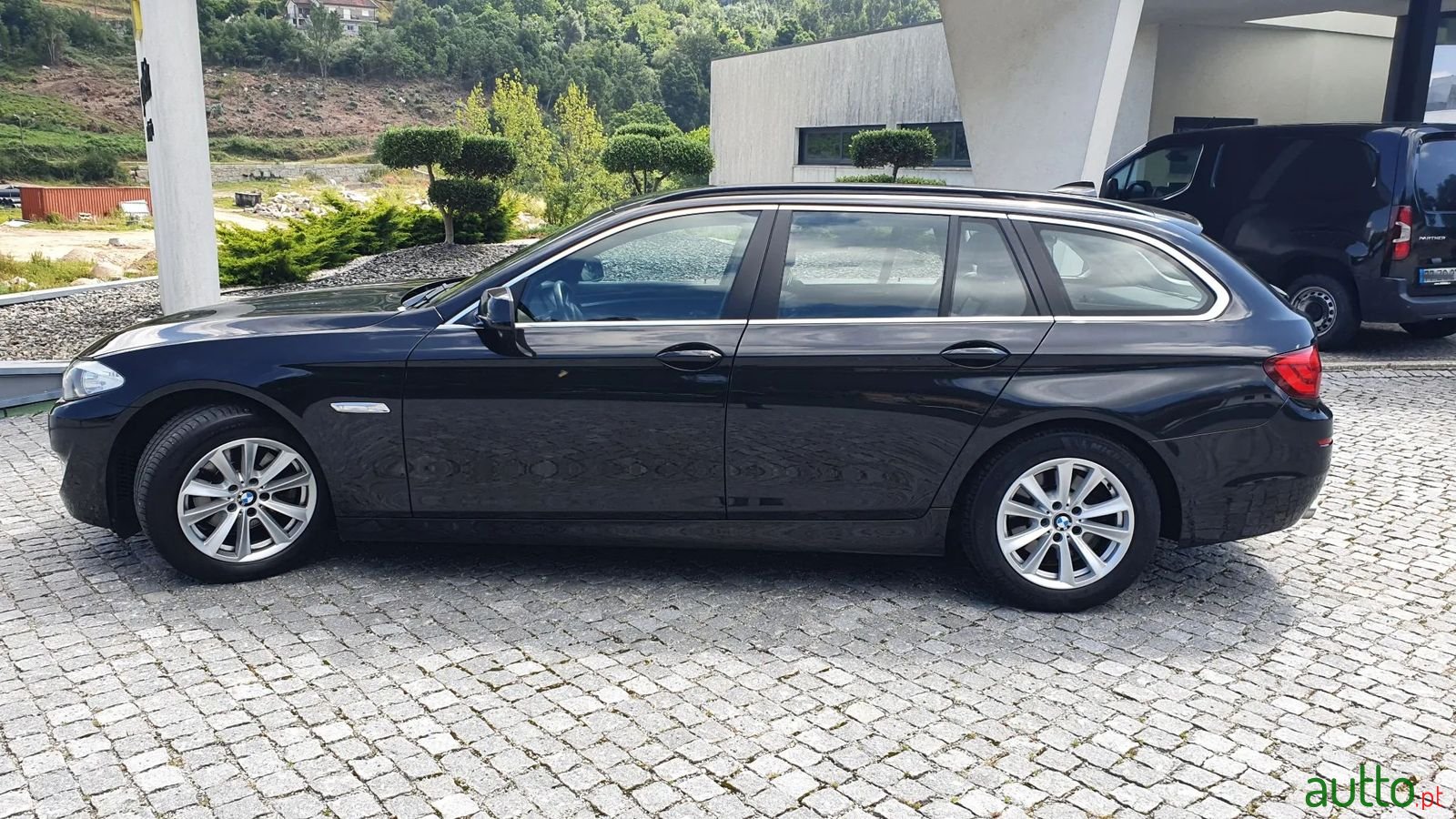 2012' BMW 520 photo #4