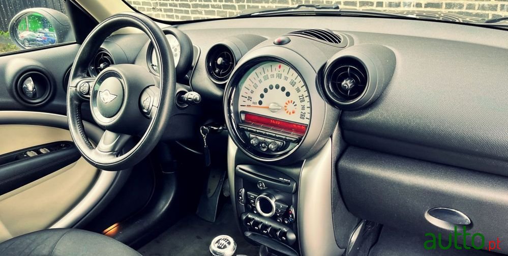 2013' MINI Countryman One D photo #2