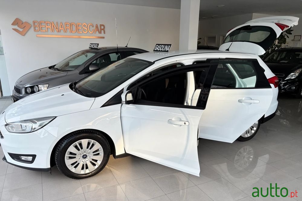 2014' Ford Focus Sw photo #5