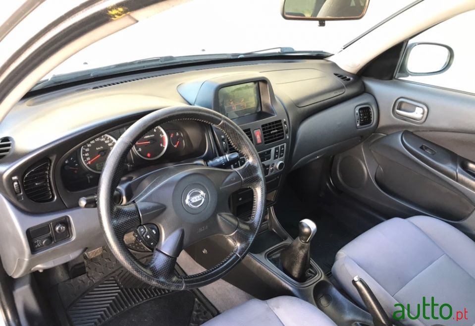 2004' Nissan Almera photo #3