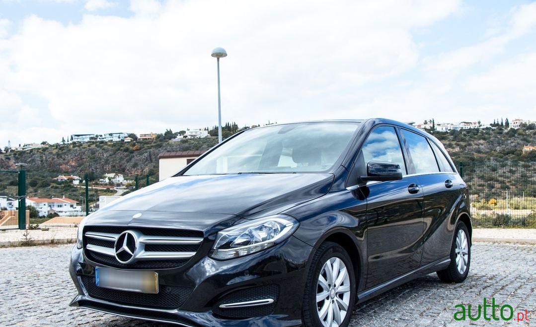 2015' Mercedes-Benz B-180 photo #3