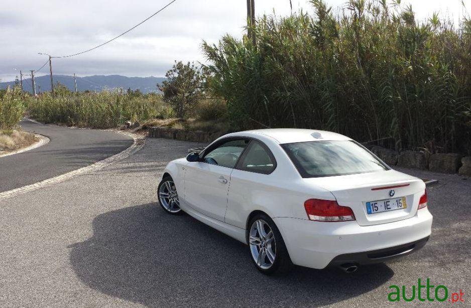 2009' BMW 120 D photo #1