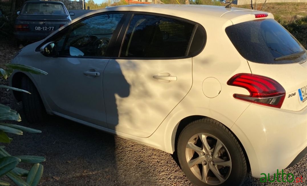 2015' Peugeot 208 photo #2