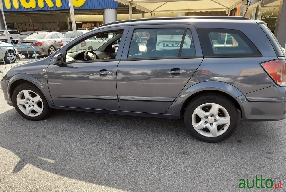 2007' Opel Astra Caravan photo #2