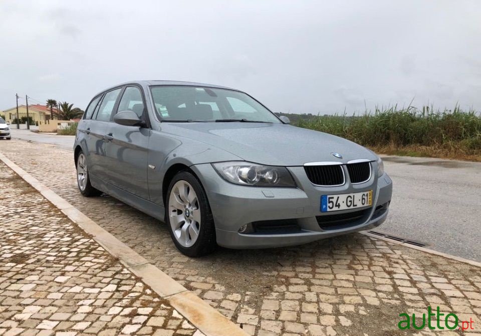 2008' BMW 320 D Touring photo #1