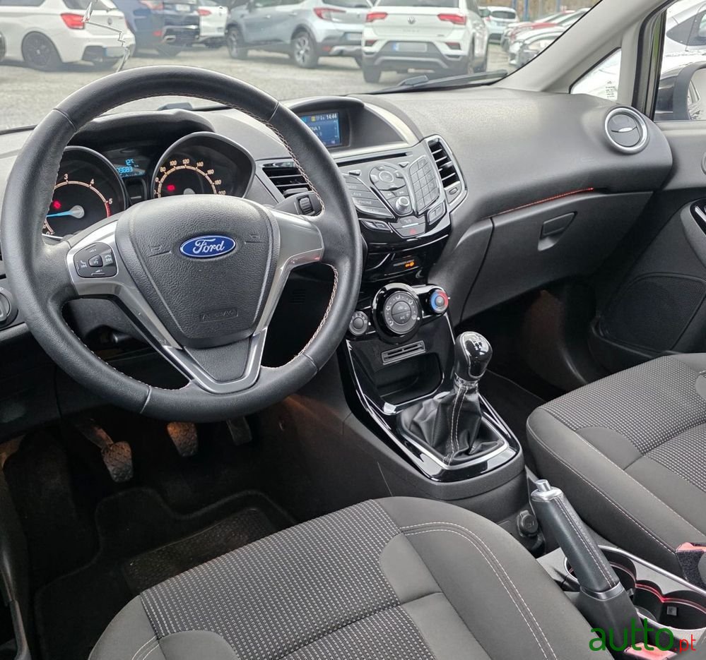 2016' Ford Fiesta photo #5
