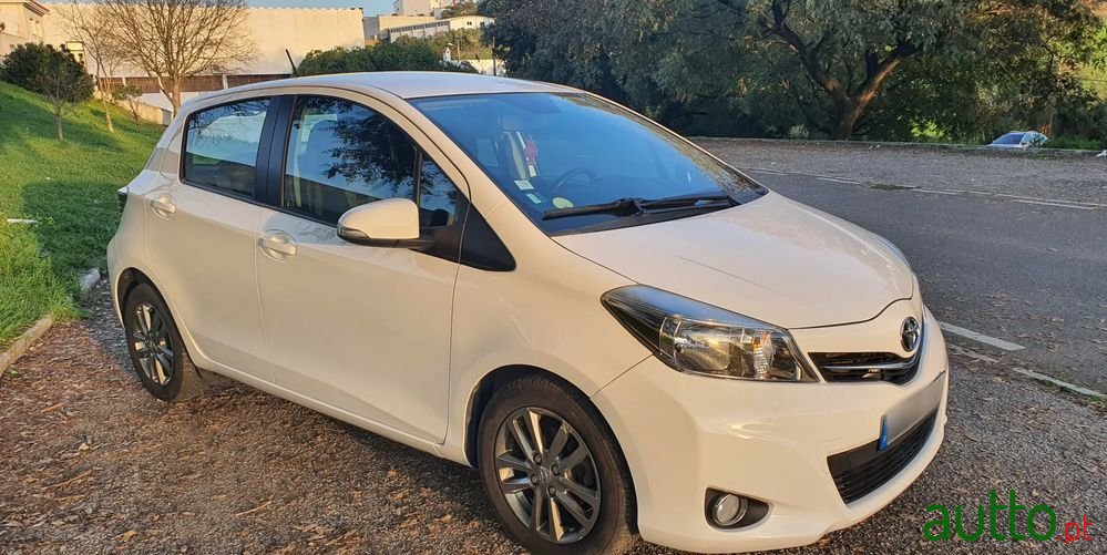 2014' Toyota Yaris photo #2