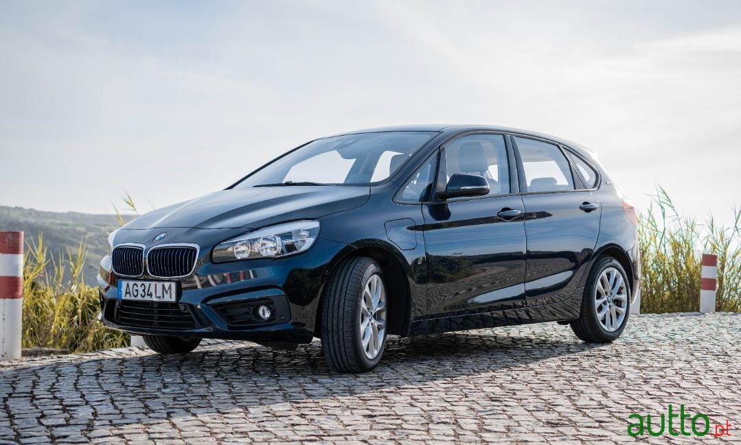 2017' BMW 225Xe Active Tourer photo #1