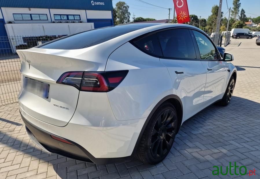 2023' Tesla Model Y Standard Rwd photo #4