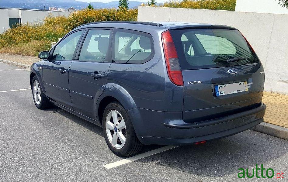 2005' Ford Focus Sw photo #3