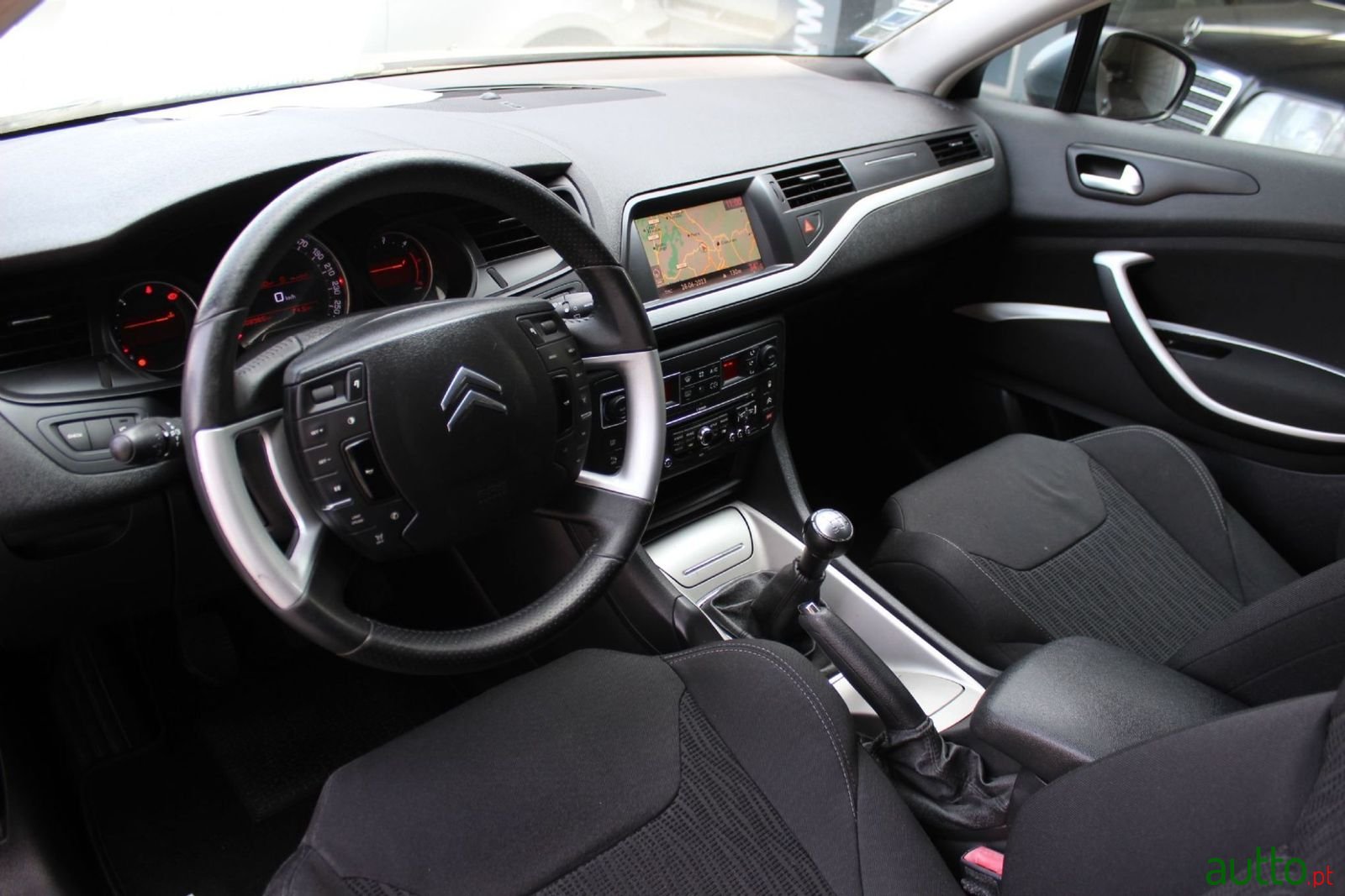2011' Citroen C5 Tourer photo #3