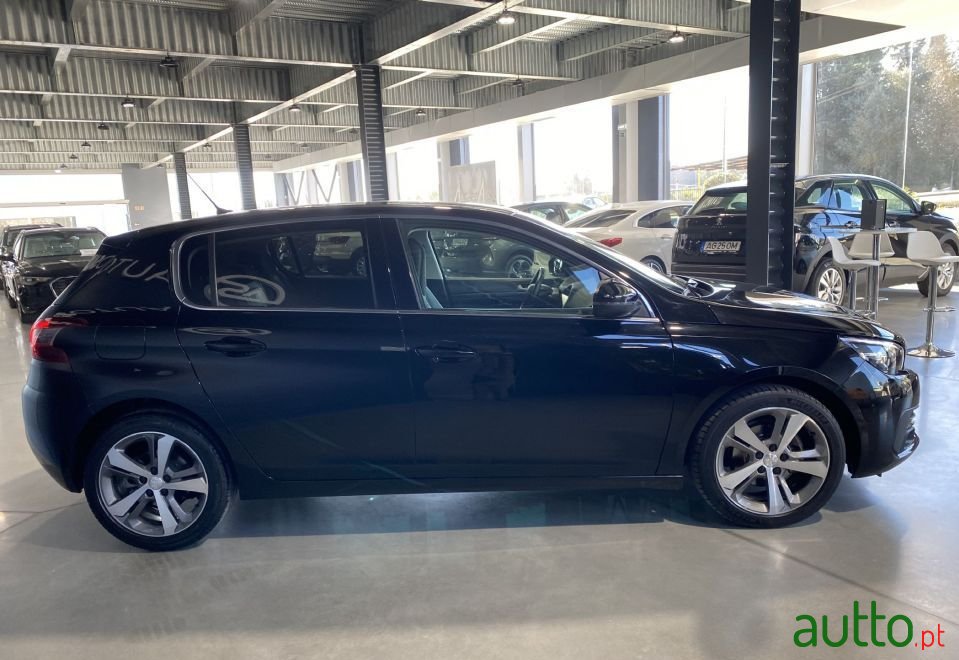 2019' Peugeot 308 photo #5