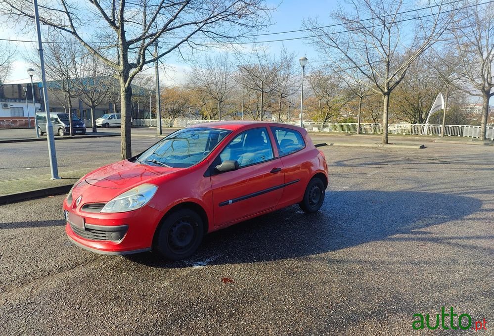 2006' Renault Clio photo #2