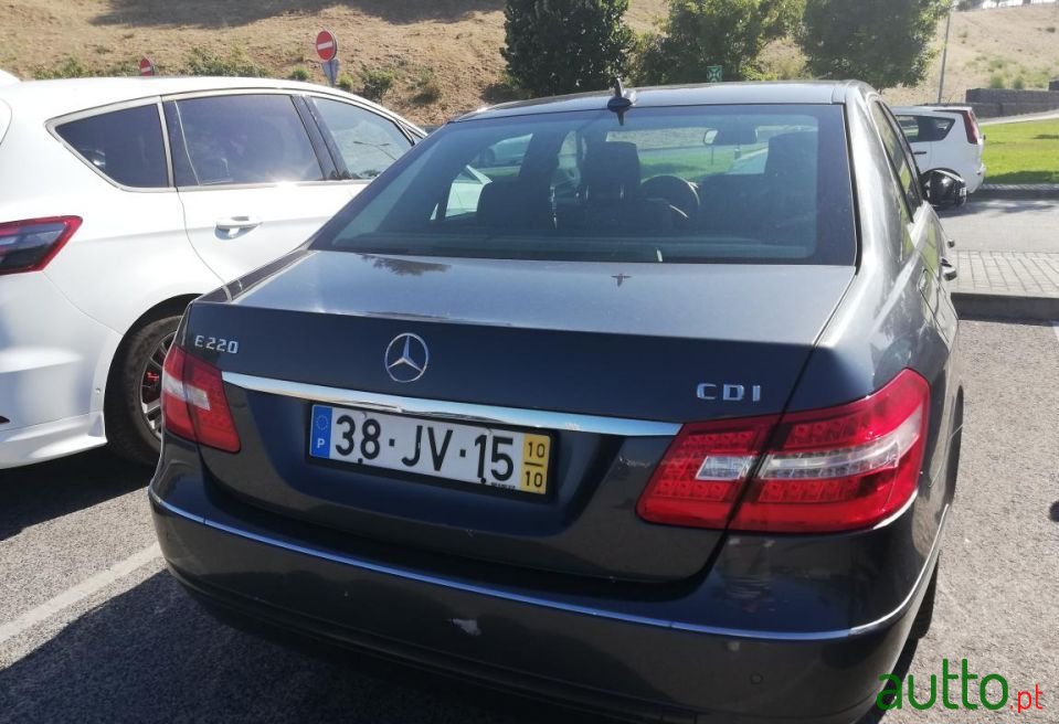 2010' Mercedes-Benz E-220 photo #3