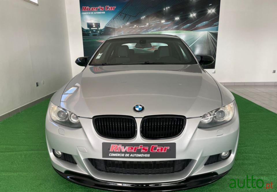 2008' BMW 320 photo #2