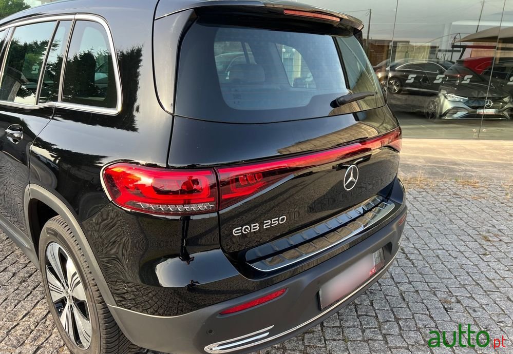 2023' Mercedes-Benz EQB 250 Progressive photo #6