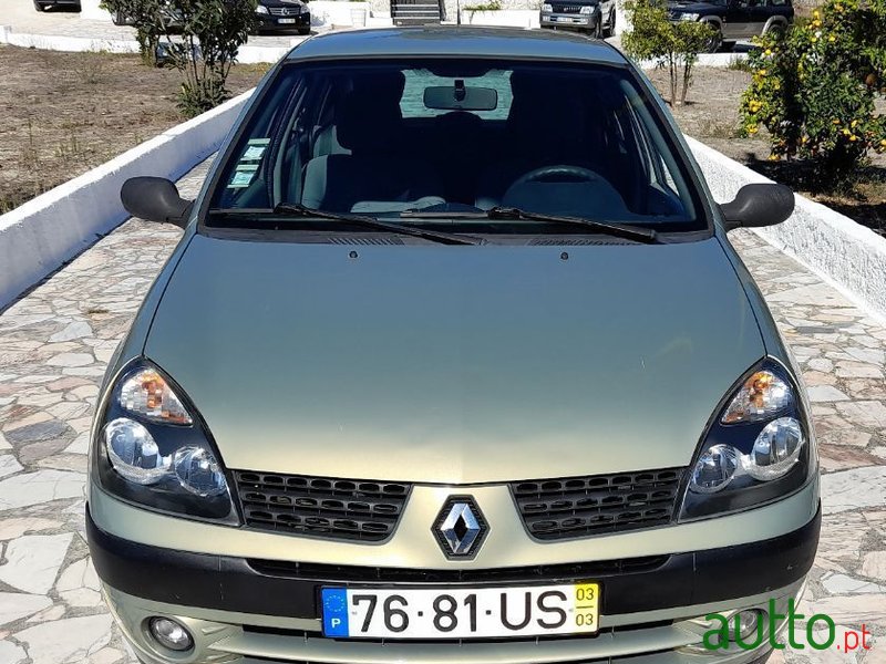 2003' Renault Clio photo #2