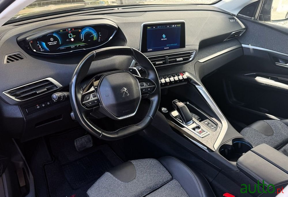 2020' Peugeot 3008 photo #2