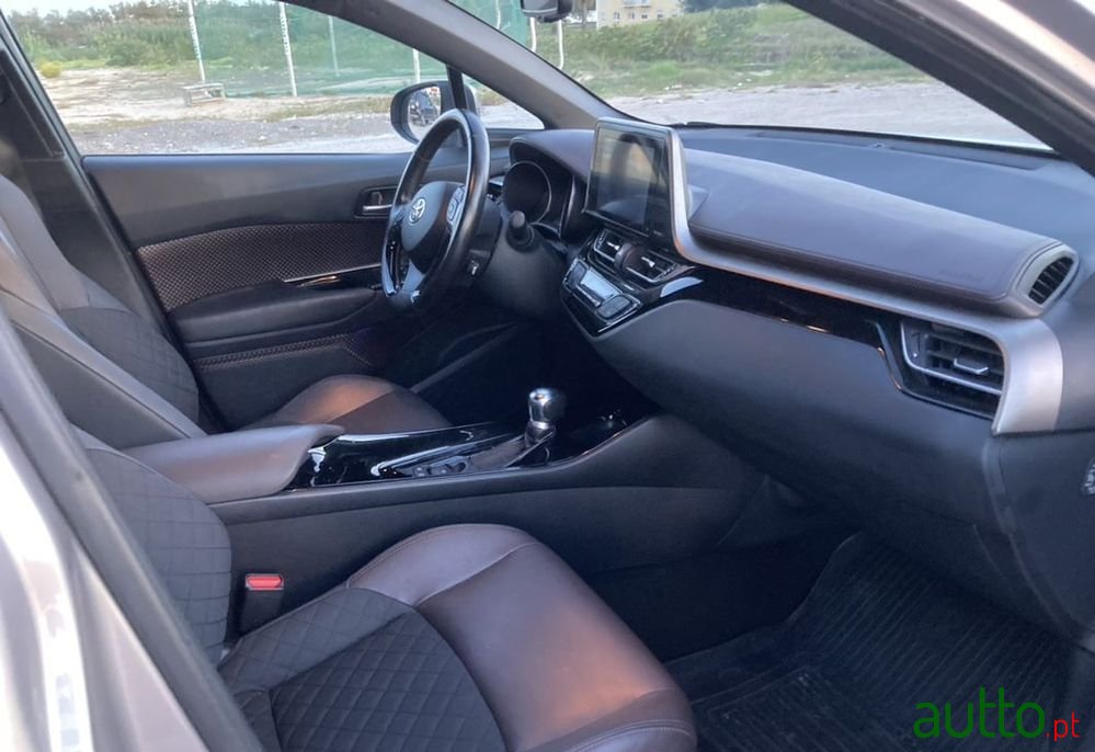 2018' Toyota C-HR 1.8 Hsd Exclusive photo #6