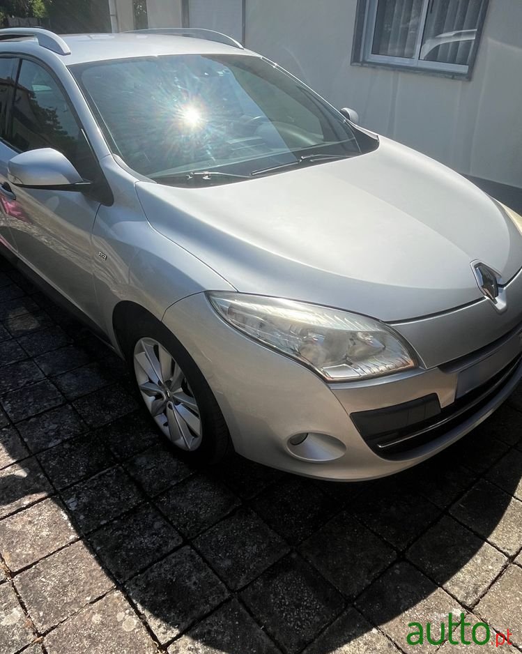 2010' Renault Mégane Sport Tourer photo #3