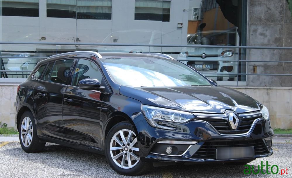 2018' Renault Megane Sport Tourer photo #1