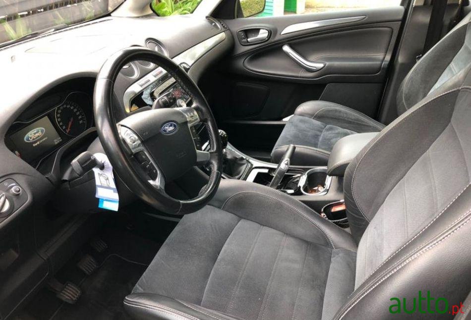 2010' Ford S-Max Titanium 2.0 photo #3