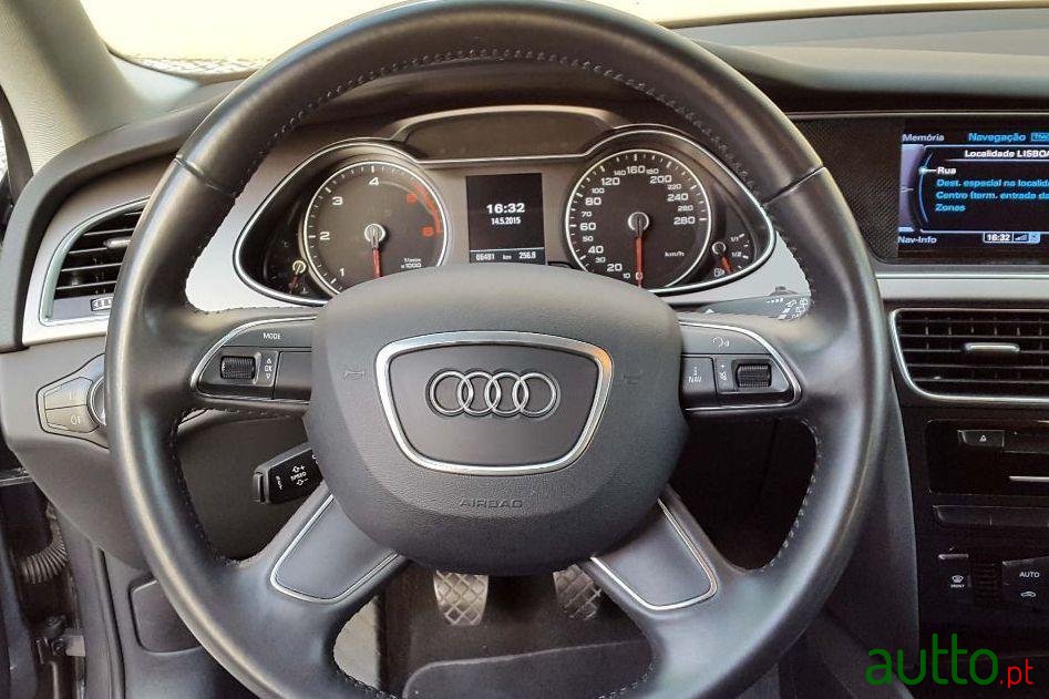 2013' Audi A4 Avant photo #2