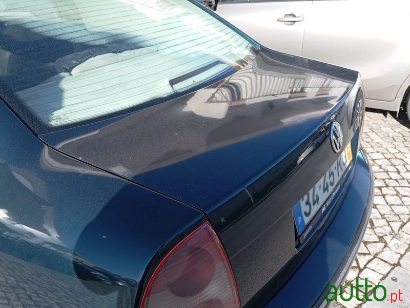 2001' Volkswagen Passat photo #2