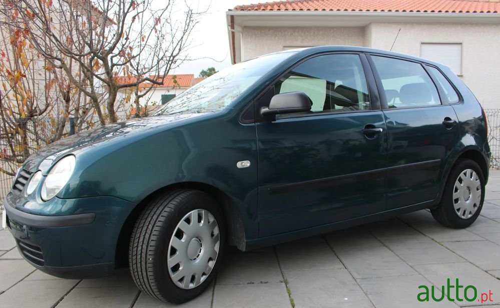 2002' Volkswagen Polo photo #1
