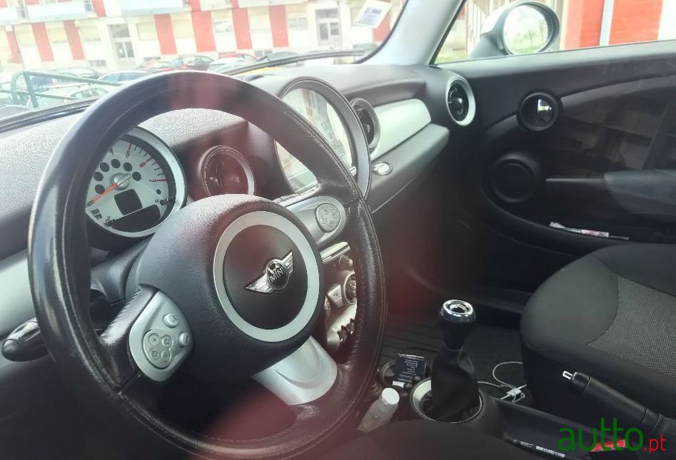 2010' MINI One photo #2