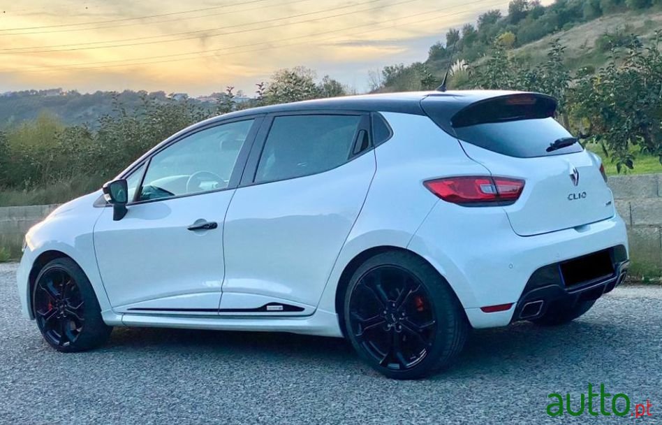 2015' Renault Clio photo #2