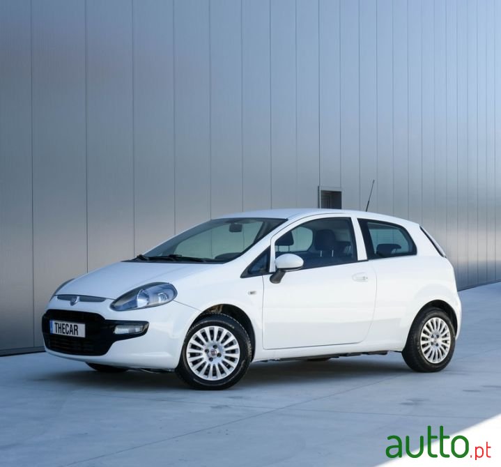 2011' Fiat Grande Punto photo #2