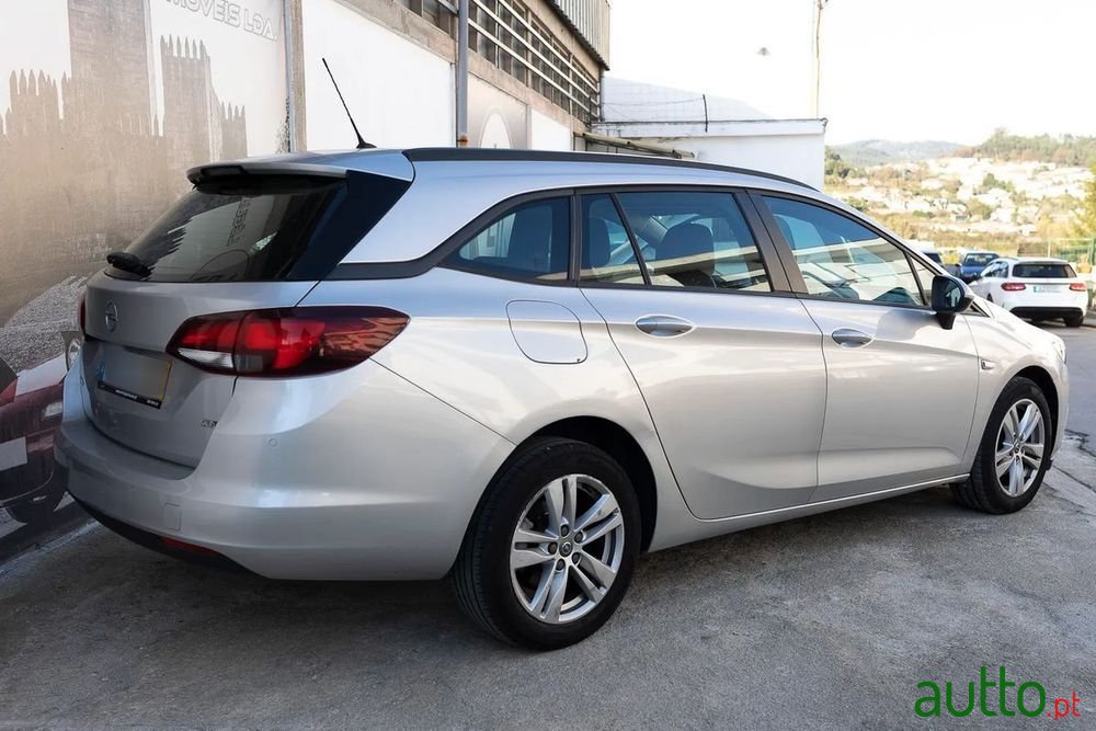 2017' Opel Astra Sports Tourer photo #4