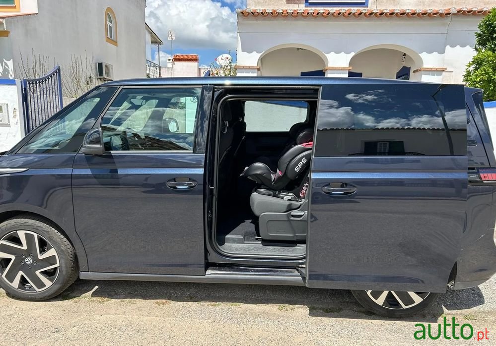 2023' Volkswagen ID.Buzz photo #4