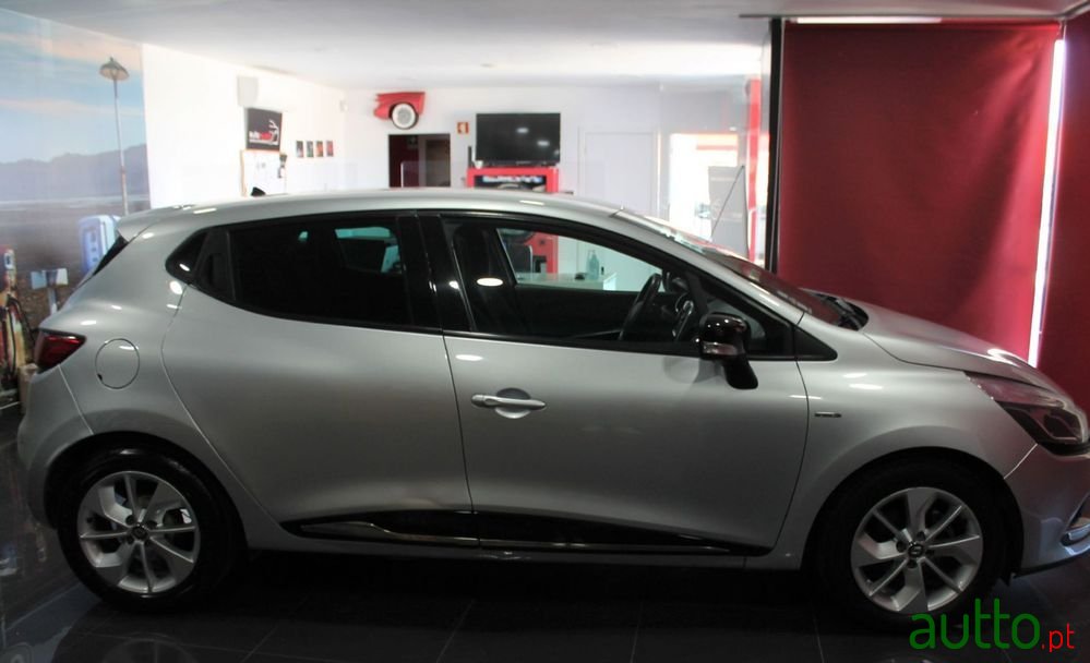 2017' Renault Clio photo #3