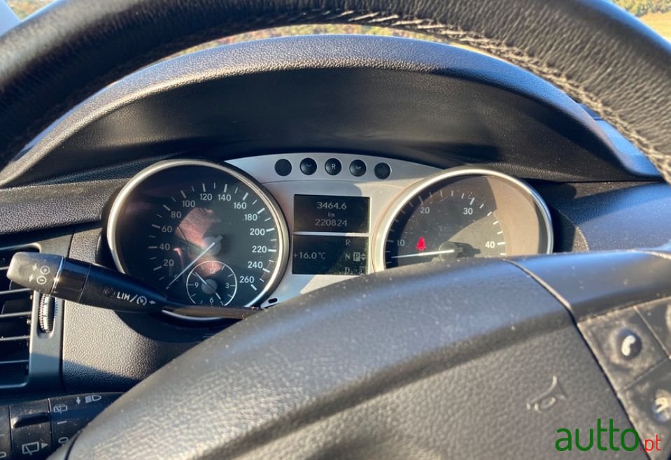 2006' Mercedes-Benz R-320 photo #5