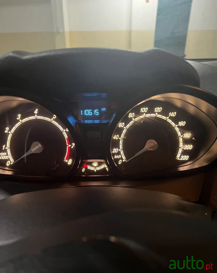 2013' Ford Fiesta photo #2