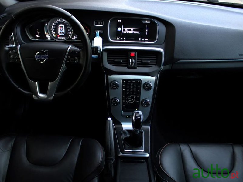 2015' Volvo V40 D2 Ocean Race photo #5