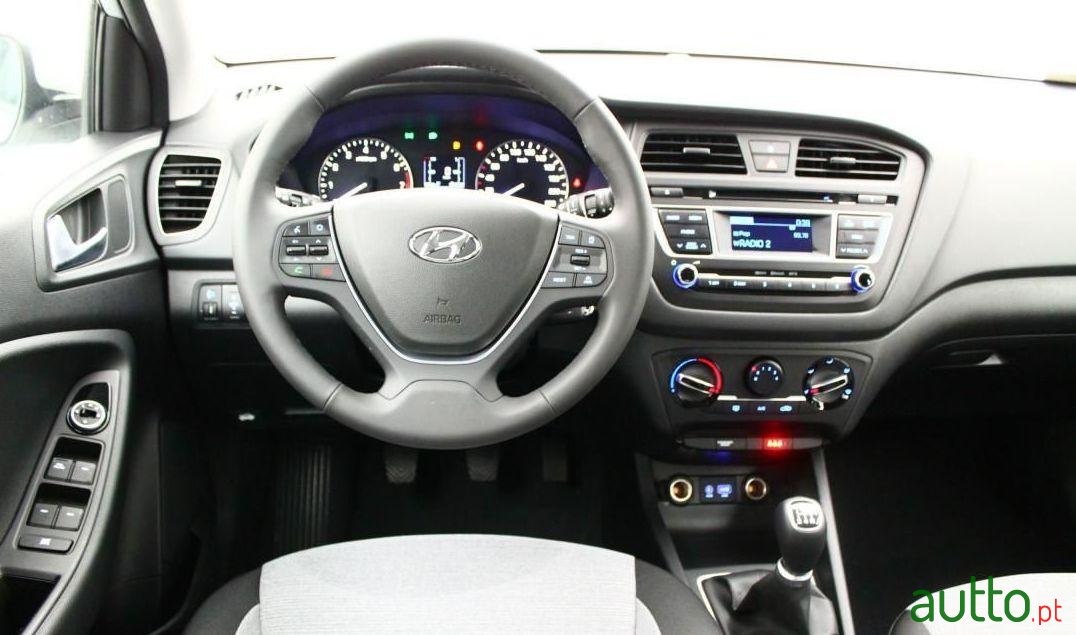 2015' Hyundai i20 Confort 85Cv photo #1
