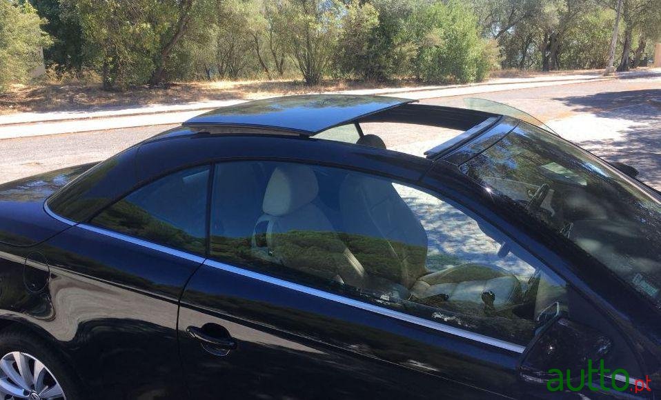 2011' Volkswagen Eos photo #1