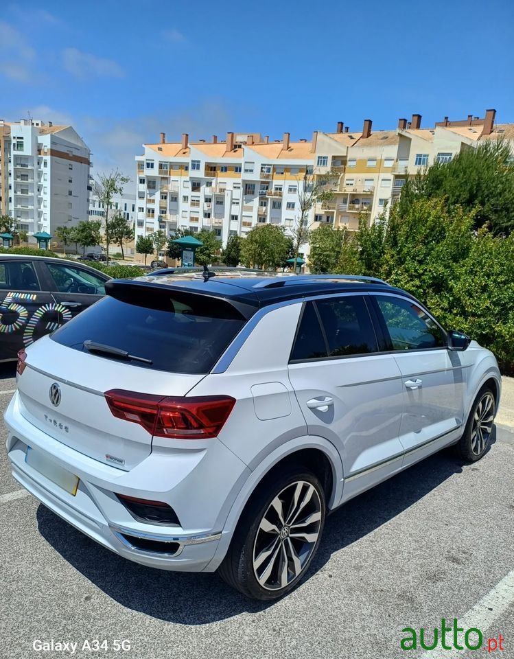 2017' Volkswagen T-Roc photo #5