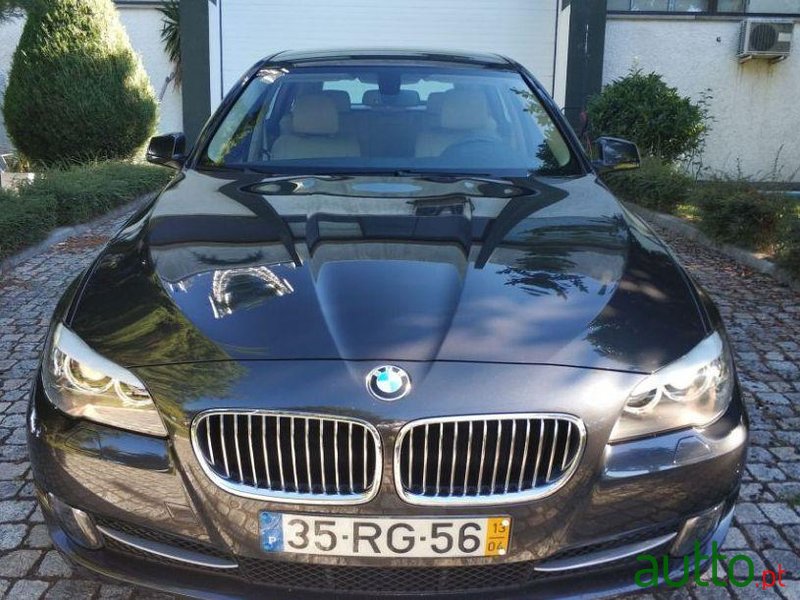 2013' BMW 530 photo #1