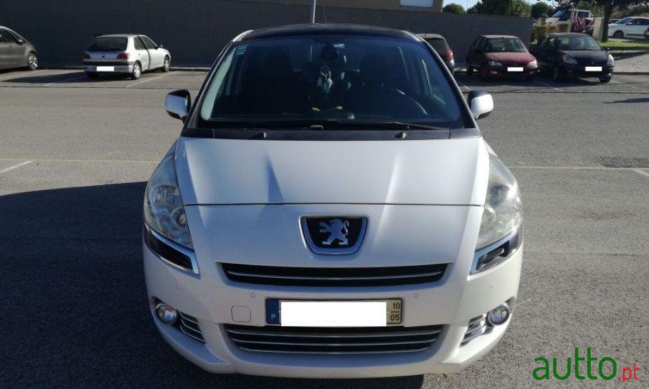 2010' Peugeot 5008 photo #2
