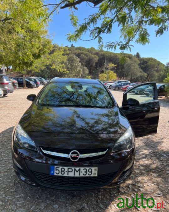 2015' Opel Astra photo #3