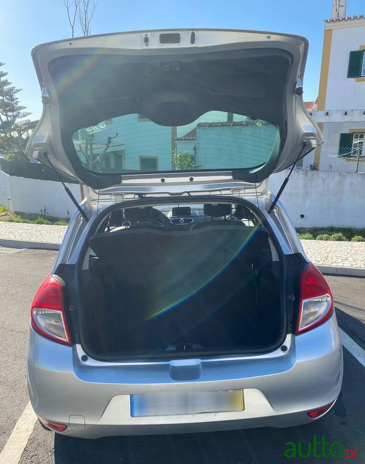 2009' Renault Clio photo #6